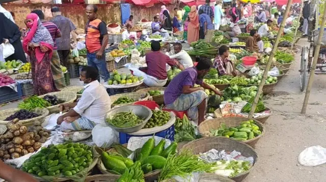 দিনাজপুর পাকেরহাটে ৫ কাঠা জমি বিক্রয় হইবে। 